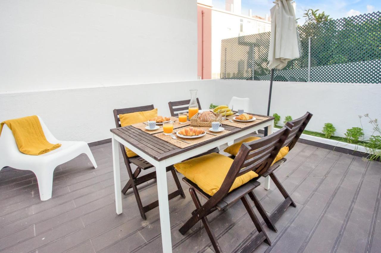 Modern 2 Bedroom Apartment In Estrela With Outside Terrace! Amazing For Families, Couples, Friends Lisbon Exterior photo