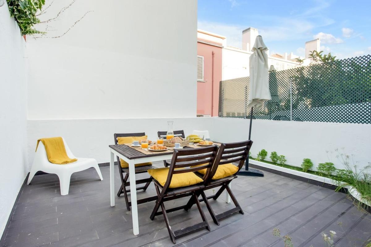 Modern 2 Bedroom Apartment In Estrela With Outside Terrace! Amazing For Families, Couples, Friends Lisbon Exterior photo