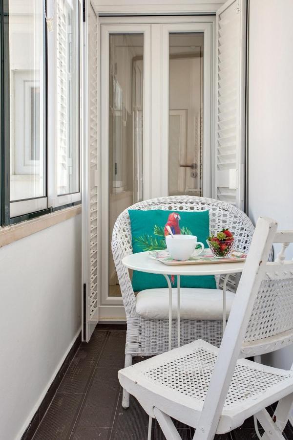 Modern 2 Bedroom Apartment In Estrela With Outside Terrace! Amazing For Families, Couples, Friends Lisbon Exterior photo